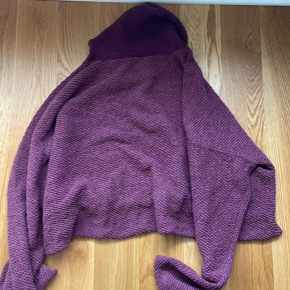 Free people turtle neck maroon sweater size L - Picture 4 of 4